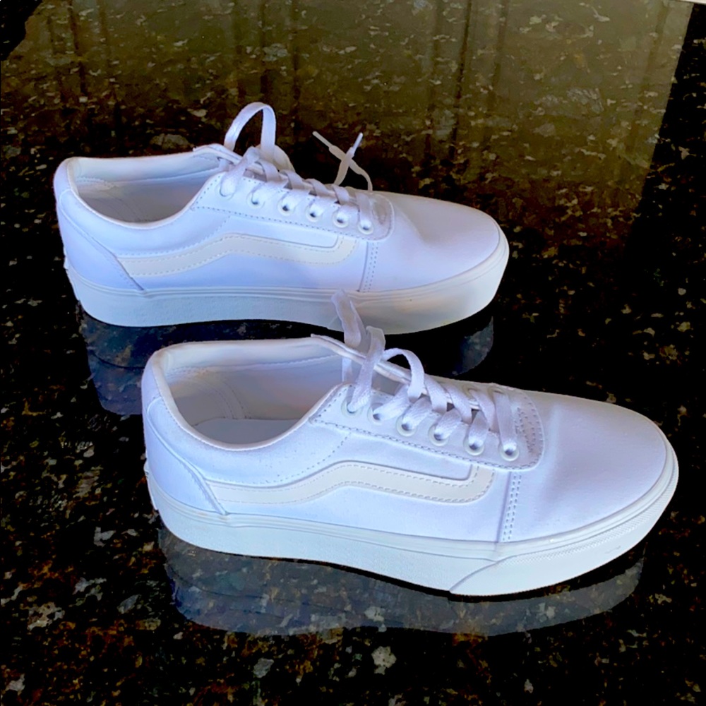 VANS Brand new white platform